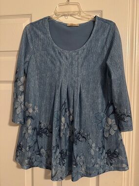 Women's Blue Floral Pleated Scoop Neck Tunic
